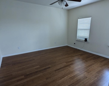 7220 Wyoming Springs Dr - Photo Thumbnail 6