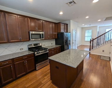 7220 Wyoming Springs Dr - Photo Thumbnail 4