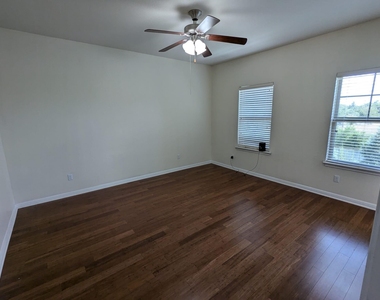 7220 Wyoming Springs Dr - Photo Thumbnail 10