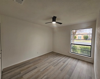 10706 Berthound Dr - Photo Thumbnail 20