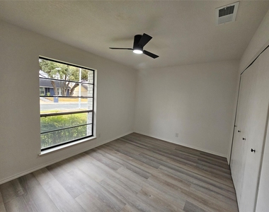 10706 Berthound Dr - Photo Thumbnail 23