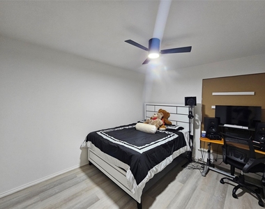 10706 Berthound Dr - Photo Thumbnail 22