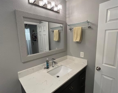 1705 Crossing Pl - Photo Thumbnail 10