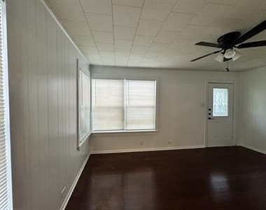 415 N Doak St - Photo Thumbnail 1