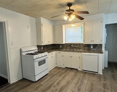 415 N Doak St - Photo Thumbnail 8