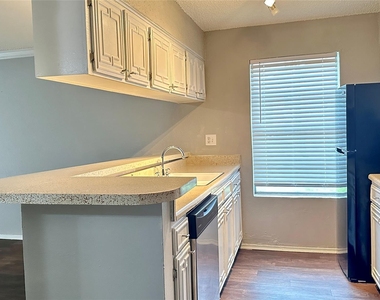 5426 Menchaca Rd - Photo Thumbnail 7