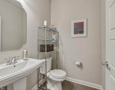 6814 E Riverside Dr - Photo Thumbnail 13