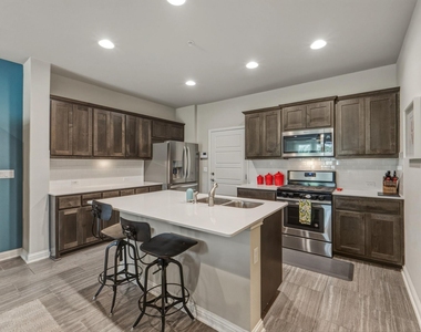 6814 E Riverside Dr - Photo Thumbnail 10