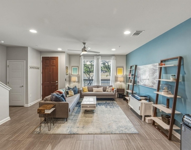 6814 E Riverside Dr - Photo Thumbnail 3