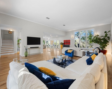 5600 Blueridge Ct - Photo Thumbnail 7
