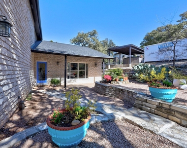 5600 Blueridge Ct - Photo Thumbnail 3
