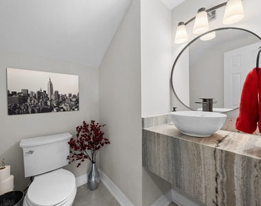 5600 Blueridge Ct - Photo Thumbnail 11
