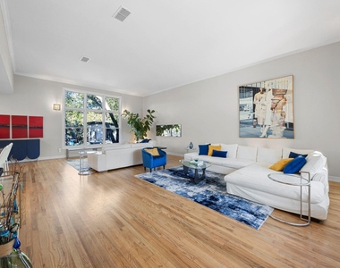 5600 Blueridge Ct - Photo Thumbnail 5