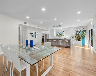 5600 Blueridge Ct - Photo Thumbnail 9