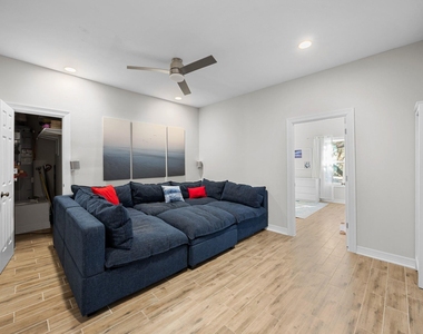5600 Blueridge Ct - Photo Thumbnail 18