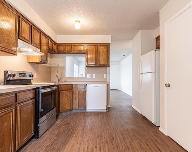 323 W William Cannon Dr - Photo Thumbnail 11