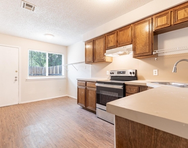 323 W William Cannon Dr - Photo Thumbnail 8