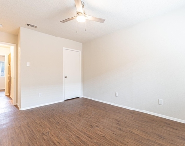 323 W William Cannon Dr - Photo Thumbnail 20