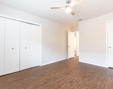 323 W William Cannon Dr - Photo Thumbnail 19