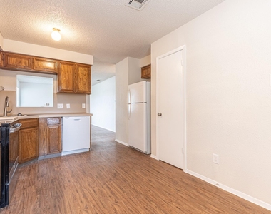 323 W William Cannon Dr - Photo Thumbnail 13