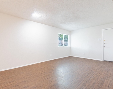 323 W William Cannon Dr - Photo Thumbnail 6