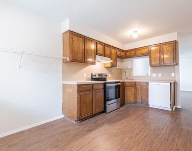 323 W William Cannon Dr - Photo Thumbnail 9