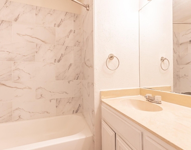323 W William Cannon Dr - Photo Thumbnail 16