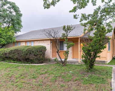 323 W William Cannon Dr - Photo Thumbnail 1