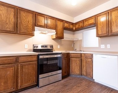 323 W William Cannon Dr - Photo Thumbnail 10