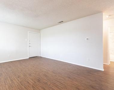 323 W William Cannon Dr - Photo Thumbnail 5