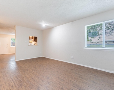 323 W William Cannon Dr - Photo Thumbnail 3