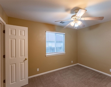 109 Granite Shoals Dr - Photo Thumbnail 6