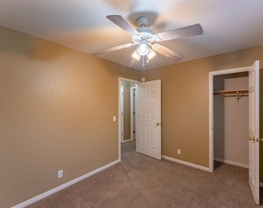 109 Granite Shoals Dr - Photo Thumbnail 7