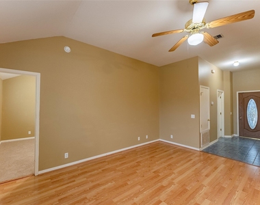 109 Granite Shoals Dr - Photo Thumbnail 3