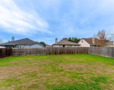 109 Granite Shoals Dr - Photo Thumbnail 19