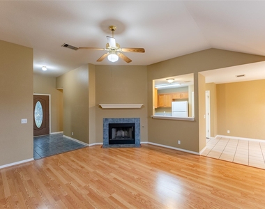 109 Granite Shoals Dr - Photo Thumbnail 4