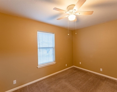 109 Granite Shoals Dr - Photo Thumbnail 8