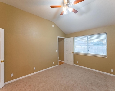 109 Granite Shoals Dr - Photo Thumbnail 12