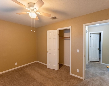 109 Granite Shoals Dr - Photo Thumbnail 9