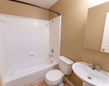 109 Granite Shoals Dr - Photo Thumbnail 5