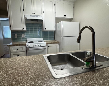 2408 Longview St - Photo Thumbnail 2
