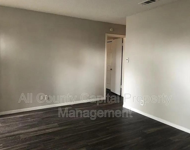 6508 S 1st St - Photo Thumbnail 6