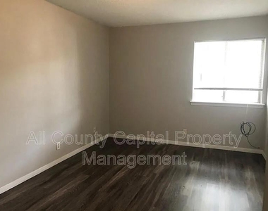 6508 S 1st St - Photo Thumbnail 4