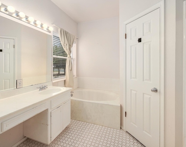 9401 Caracas Dr - Photo Thumbnail 14