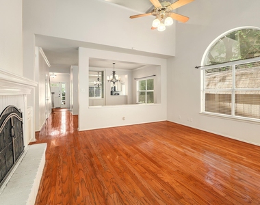 9401 Caracas Dr - Photo Thumbnail 3