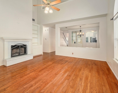 9401 Caracas Dr - Photo Thumbnail 4