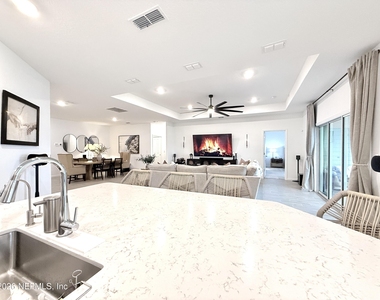 9797 Giada Drive - Photo Thumbnail 11