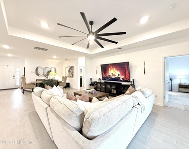 9797 Giada Drive - Photo Thumbnail 14