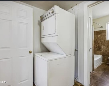2159 Riverside Avenue - Photo Thumbnail 16