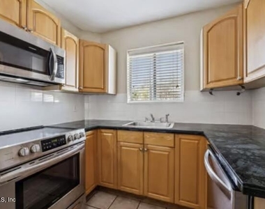 2159 Riverside Avenue - Photo Thumbnail 12